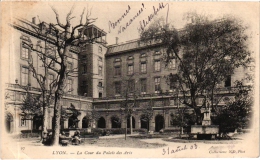 Cpa - 69 - Lyon En 1900 - Cour Du Palais Des Arts (recto-verso - Lyon 9