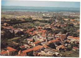 MEYZIEU  (Rhône)  R. 9440  -  Le  Centre  Ville  Et  La  Mairie ; Au  Fond, Le  Carreau  Et  Le  Grand  Large. - Meyzieu