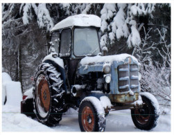 (678) Tractor In Snow - Tracteur Sous La Neige + 2014 Finland Europa Stamp At Back Of Card - Traktoren