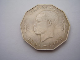 TANZANIA 1961-1971 FIVE SHILLINGS NYERERE 10 YEARS Of INDEPENDENCE Copper-Nickel USED COIN . - Tanzania