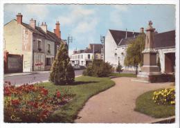 Artenay (45) - Place Du Monument. Bon état, Moderne, Correspondance Au Dos. - Artenay