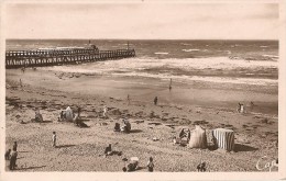 CPA-1930-14-COURSEULLES Sur MER-La  PLAGE Et Les JETEES-TBE - Courseulles-sur-Mer