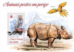 S. Tome&Principe. 2013 Endangered Animals. (404b) - Rhinozerosse