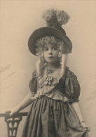 ENFANTS - LITTLE GIRL - Jolie Carte Photo Portrait Fillette élégante Avec Chapeau - Photo. ETOTTE LATAUCHE à BREST - Portraits