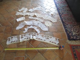 JOLI LOT DENTELLES BRODERIES - SAC - GANTS - GARNITURES -- VOIR PHOTOS - Pizzi, Merletti E Tessuti