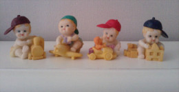 4 MINIATURES -  ENFANTS EN RESINE - Personen