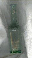 Flacon Ancien Début 20e En Verre (tendance Turquoise)  22cm De Hauteur   Dont  Col 9 Cm Avec Irrégularites  Verre - Altri & Non Classificati