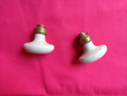 Lot De 2 Poignees Ou Boutons  De Porte En Porcelaine - Otros & Sin Clasificación