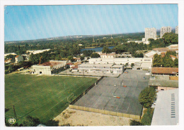Le Pontet - Le Stade Et Les Groupes PASTEUR (cages De Foot-Ball & Perches De Rugby, Terrains De Tennis) Circulé 1976 - Le Pontet