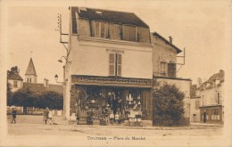 CPA 77 TOURNAN Place Du Marché - Magasin Bazar Parisien - Tournan En Brie