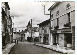 CPA     87       ORADOUR SUR VAYRES    1966      RUE PRINCIPALE       CHAUSSURES MAROQUINERIE PHARMACIE - Oradour Sur Vayres