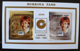 BURKINA FASO  John LENNON, BEATLES,  1 BLOC  Collectif  OR Et ARGENT. Neuf Sans Charniere. MNH - Chanteurs