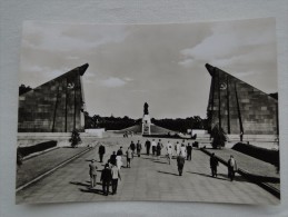 Germany Berlin Hauptstadt DDR Soviet Memorial - Denkmal Für Die Soldaten Der Sowjetarmee In Treptow 2 A19 - Treptow