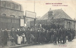 BRETAGNE - 35 - ILLE ET VILAINE - FOUGERES - Grève 1906-1907 - L'attente De La Soupe à La Bourse Du Travail - Sciopero