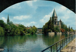 METZ    LES  RIVES  DE LA  MOSELLE ET LE TEMPLE PROTESTANT     (VIAGGIATA) - Puttelange