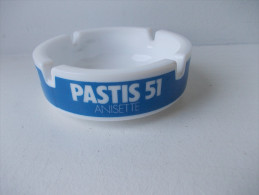 Ancien Cendrier.  " PASTIS 51 " - Ashtrays