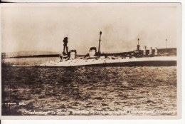 Carte Postale Photo Bâteau  De Guerre -Schiffe "Hindenburg 1/2 Stunde Nach Dem Versenkungsbefehl Nürnberg - 2 SCANS - - Warships