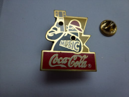 Badge Lumineux   , Coca Cola Music ( Ne Fonctionne Pas ) , Pas D´envoi Hors De France - Coca-Cola