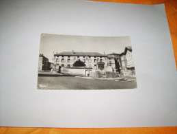 CARTE POSTALE  CIRCULEE DATE ?. / LOUDES.- LE MONUMENT ET L'ECOLE. - Loudes