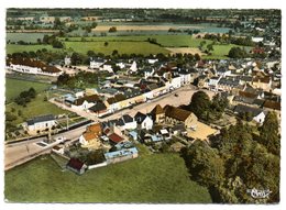 CPSM    61      LE MELE SUR SARTHE   1964     PLACE DU MARCHE    VUE AERIENNE - Le Mêle-sur-Sarthe