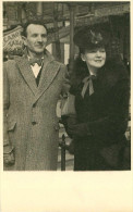 Couples - Couple - Femmes - Chapeaux - Femme Avec Chapeau -Personnages -Photographie- Carte Photo A Identifier - Paris ? - Paare