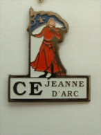 Pin´s FEMME - CE JEANNE D'ARC - Pin-ups