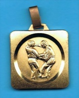 MEDAILLES //  ** JUDO  *  3,4 Cm X 3,4 Cm ** - Artes Marciales