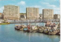 BOULOGNE Sur MER 62  Petits Chalutiers Au Port En 1965 Et Les Immeubles Face Au Port - Boulogne Sur Mer