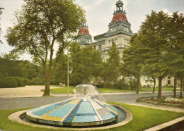 Bad Wildungen - Brunnen Mit Blick Auf Sanatorium Fürstenhof - Bad Wildungen