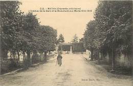 Charente Maritime -ref F661- Matha - Avenue De La Gare Et Monument Aux Morts Guerre 1914-18 - Carte Bon Etat  - - Matha