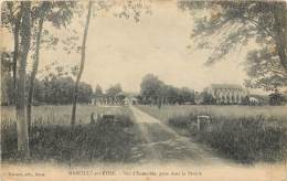 MARCILLY SUR EURE . VUE D'ENSEMBLE, PRISE DANS LA PRAIRIE . - Marcilly-sur-Eure