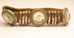Ancien Bracelet En Cuir Et Métal, Style Médiéval, 19eme Siècle - Armbanden