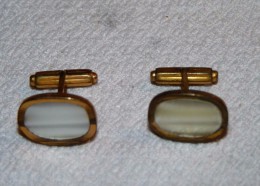 Ancienne Paire De Boutons De Manchette Plaqué Or  Et Nacre , Poinçonné - Cuff Links & Studs