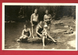 EYVS-06 Foto-Karte, Ort Zu Bestimmen, Familie In Ferien, Am Bergsee. Nicht Gelaufen. Verlag Waldhaus Flims - Flims