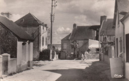 56 - ILE D'ARZ / ENTREE DU BOURG - Ile D'Arz