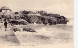 Bourg De Batz.. Batz-sur-Mer.. Animée.. Belle Vue Prise De La Jetée - Batz-sur-Mer (Bourg De B.)