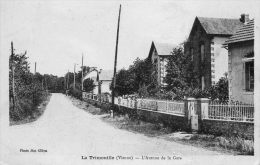 CPA- La TRIMOUILLE (86) - Aspect De L'Avenue De La Gare En 1940 - La Trimouille