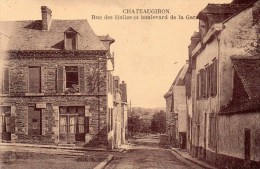 Cpa Chateaugiron  Rue Des Halles Et Boulevard De La Gare - Châteaugiron