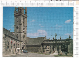 SIZUN  -   Vue  Générale Sur  L  Arc  De  Triomphe  Et  La  Place De L  Eglise -  Véhicule - Sizun