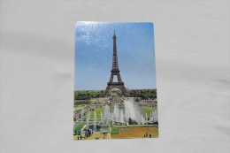 France Paris La Taur Eiffel  Et Les Jardins Du Palais De Chaillot  A 33 - Eiffelturm