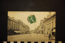 CP, 02, VILLERS COTTERETS Place Du Marché   N°4  Edition ELD RARE Animation - Villers Cotterets