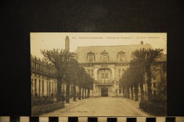 CP, 02, VILLERS COTTERETS Château De François 1er La Cour D'Honneur N° 20 Vierge - Villers Cotterets