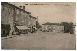 CPA   87   BUSSIERE POITEVINE      LA PLACE ET LA ROUTE DU DORAT       BOUCHERIE  CYCLES AUTOMOBILES MERCERIE - Bussiere Poitevine