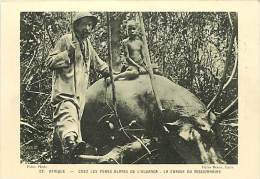 Pays Divers- Afrique -ref D765- Chasse -chasseur - Chez Les Peres Blancs De L Ouganda - La Chasse Du Missionnaire  - - Oeganda