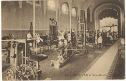 Salle Fitness Mecanotherapie A Vichy Rameur Halteres Culturisme - Gymnastik