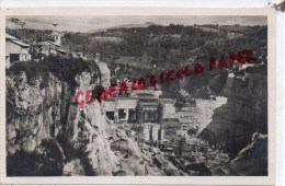 01 - GENISSIAT - BARRAGE ET USINE   VUE D' AVAL  1946  CARTE PHOTO - Génissiat