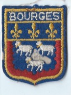 Ecusson Tissu/Ville De BOURGES/année 80    ET48 - Blazoenen (textiel)