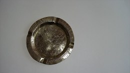 Cendrier   Africain Ciselé  En Cuivre   Diamètre  16.5 Cm - Arte Africano