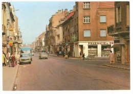 57 - HAGONDANGE - La Rue De La Gare (commerces, Pharmacie, Automobiles....) - Hagondange