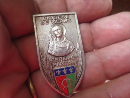 BROCHE - DIOCESE DE MEAUX - ST ETIENNE MARTYR - VOIR PHOTOS - Ethnics